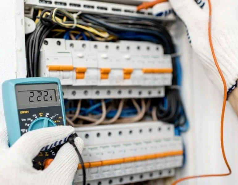 manutenzione impianti elettrici commerciali